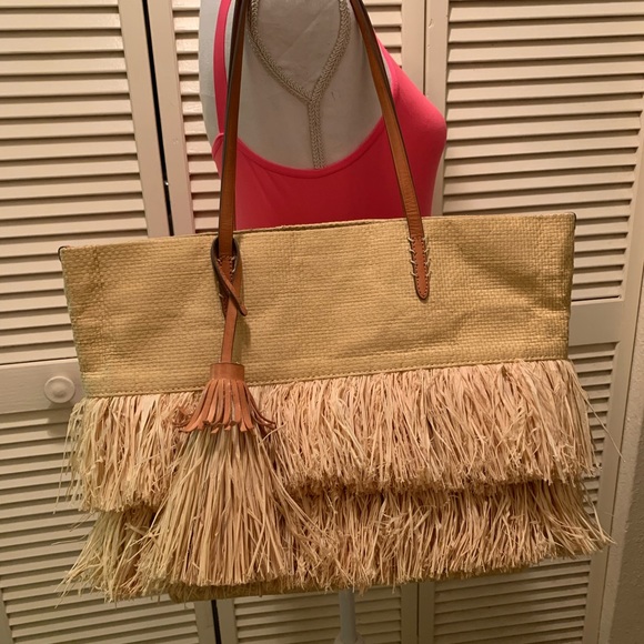 Banana Republic Handbags - Banana Republic fringed Straw Raffia shoulder bag